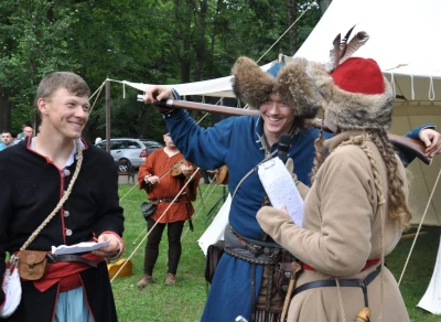 Rekonstrukcja historyczna 2016. Atak na taborowy wóz kupiecki fot. Leszek Spigarski