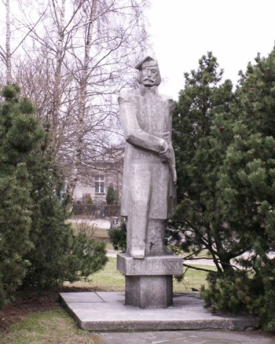 pomnik-kilinskiego Cech Rzemiosł Różnych w Słupsku im. płk J. Kilińskiego.jpg