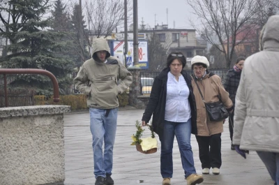 Ze święconką, mimo deszczu