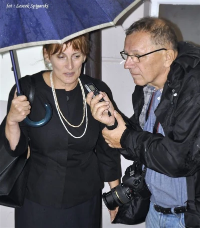 Wodewil Warszawski w strugach deszczu na Placu Wejhera fot. Leszek Spigarski