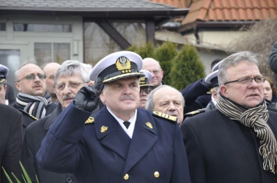 Puck: 91-lecie Polski i morza. Defilada i orędzia w porcie rybackim