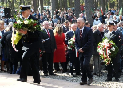 Obchody w Piaśnicy: Powstały figury więźniów Stutthofu (fot. Leszek Spigarski)