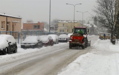 Wejherowo  - zimowa aura na osiedlowych ulicach (8.02.2017) - fot. Leszek Spigarski