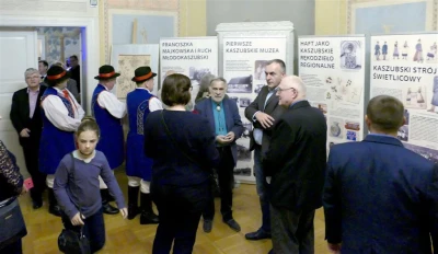 Benefis Edmunda Szymikowskiego w Muzeum PiMK-P – 65 lat z haftem kaszubskim. Fot – Leszek Spigarski