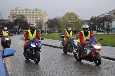 2,5 tys. mikołajkowych rydwanów zawładnęło Trójmiastem