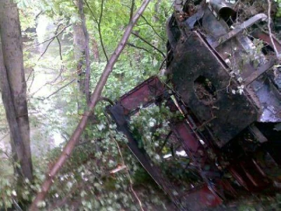 Wejherowo: Ciężarówka zatrzymała się na drzewach