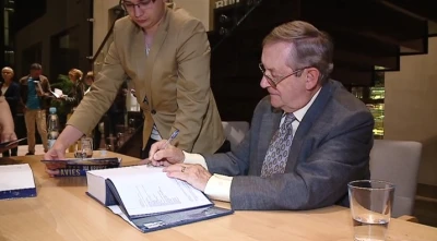 davies2.jpg