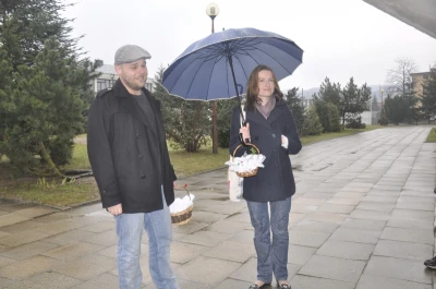 Ze święconką, mimo deszczu