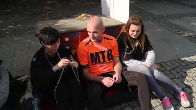 Wejherowo: Przykuli się łańcuchami do bud