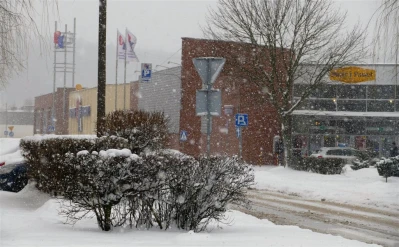 Wejherowo  - zimowa aura na osiedlowych ulicach (8.02.2017) - fot. Leszek Spigarski