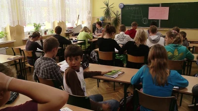 Spróchniały dach w nowej hali sportowej w Redzie