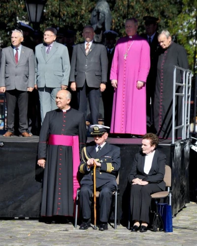Uroczystość poświęcenia repliki sztandaru 1 Morskiego Pułku Strzelców - fot. Leszek Spigarski