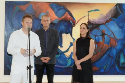 Wernisaż wystawy Denisa Chyżawskiego Panta Deus w Filharmonii Kaszubskiej