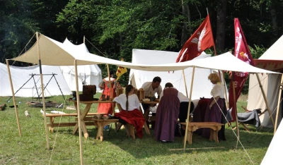 Rekonstrukcje Historyczne 2016. Obozowisko w Parku Miejskim. fot. Leszek Spigarski