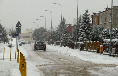 Wejherowo  - zimowa aura na osiedlowych ulicach (8.02.2017) - fot. Leszek Spigarski