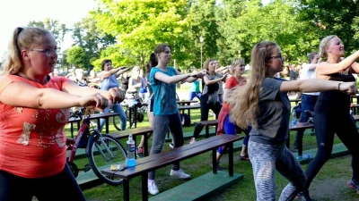 Zumba w parku. Fot. Leszek Spigarski.