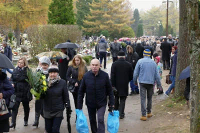 Uroczystość Wszystkich Świętych na wejherowskim cmentarzu 1.11.2017 - fot. Leszek Spigarski