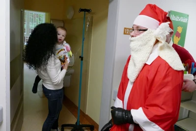 Mikołaj odwiedził dzieci w wejherowskim szpitalu – 2017 fot. Leszek Spigarski
