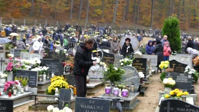 Uroczystość Wszystkich Świętych na wejherowskim cmentarzu 1.11.2017 - fot. Leszek Spigarski