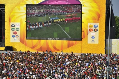Mecz Hiszpania-Włochy. Tłumy w Fan Zone