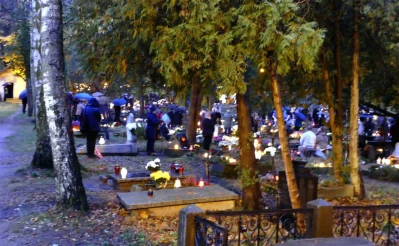 Dzień Zaduszny na starym cmentarzu, 2.11.2017, fot. Leszek Spigarski