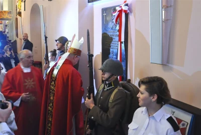 Uroczystość poświęcenia repliki sztandaru 1 Morskiego Pułku Strzelców - fot. Leszek Spigarski