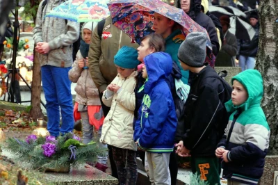 Dzień Zaduszny na starym cmentarzu, 2.11.2017, fot. Leszek Spigarski