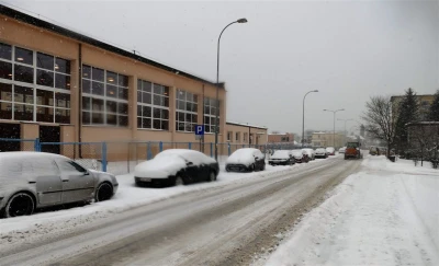 Wejherowo  - zimowa aura na osiedlowych ulicach (8.02.2017) - fot. Leszek Spigarski