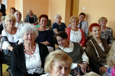 Wejherowo 2017. Statuetki Super Seniora dla studentów WUTW  YMCA – fot. Leszek Spigarski