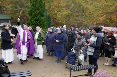 Uroczystość Wszystkich Świętych na wejherowskim cmentarzu 1.11.2017 - fot. Leszek Spigarski