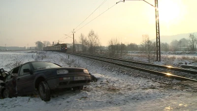 Bożepole Małe: Samochód wjechał pod pociąg