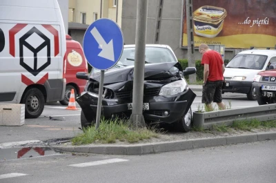 Reda: Zatrzymał się na słupie