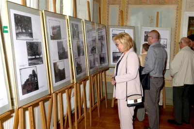 Wernisaż wystawy starych fotografii w wejherowskim muzeum - fot. Leszek Spigarski