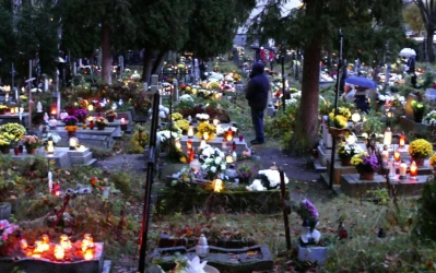 Dzień Zaduszny na starym cmentarzu, 2.11.2017, fot. Leszek Spigarski