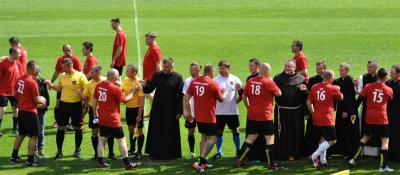 Mecz księża i samorządowcy - przedmeczowe atrakcje - fot. Leszek Spigarski