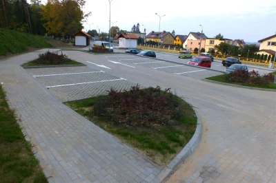 Parking przy cmentarzu w Wejherowie (fot. Leszek Spigarski)