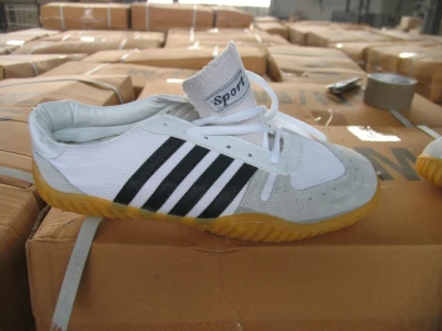 Zatrzymano 24 tysiące podrobionych adidasów