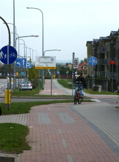 Szlakiem wejherowskich ścieżek pieszo-rowerowych (fot. Leszek Spigarski)