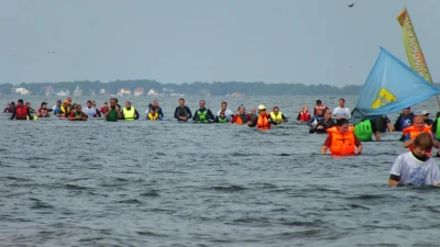 Przemaszerowali przez Zatokę Pucką