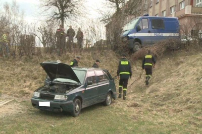 Władysławowo: Radiowóz zepchnął auto