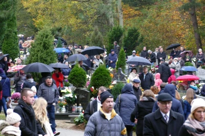 Uroczystość Wszystkich Świętych na wejherowskim cmentarzu 1.11.2017 - fot. Leszek Spigarski