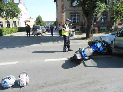 Zderzenie motocykla Suzuki z Peugeotem