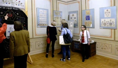Benefis Edmunda Szymikowskiego w Muzeum PiMK-P – 65 lat z haftem kaszubskim. Fot – Leszek Spigarski