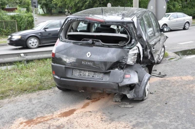 Reda: Zatrzymał się na słupie