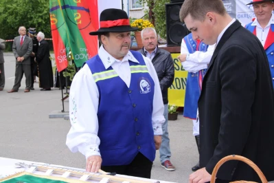 Poświecenie sztandaru dla Zrzeszenia Kaszubskich Kuczerów