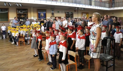 Pasowanie na ucznia w Chopinowskiej piątce (fot. Leszek Spigarski)