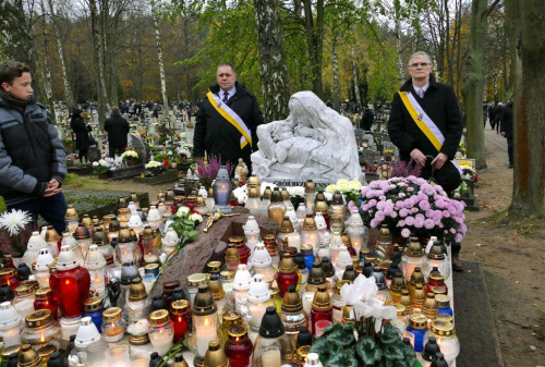 Uroczystość Wszystkich Świętych na wejherowskim cmentarzu 1.11.2017 - fot. Leszek Spigarski