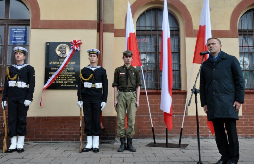 Tablica pamięci generała Hedy w Gdyni