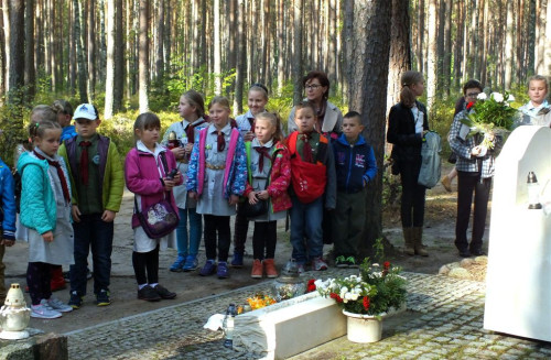 Obchody w Piaśnicy: Powstały figury więźniów Stutthofu (fot. Leszek Spigarski)