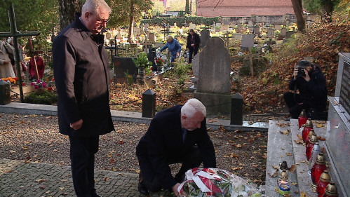 Obchody Wszystkich Świętych: Złożenie kwiatów na Starym Cmentarzu